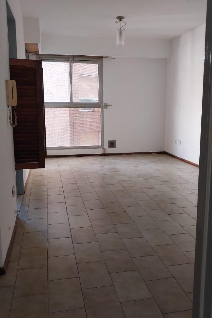 Foto de NUEVA CBA , ZONA PLAZA ESPAÑA, EXP. BAJAS. UBICACION FRENTE, imagen 2