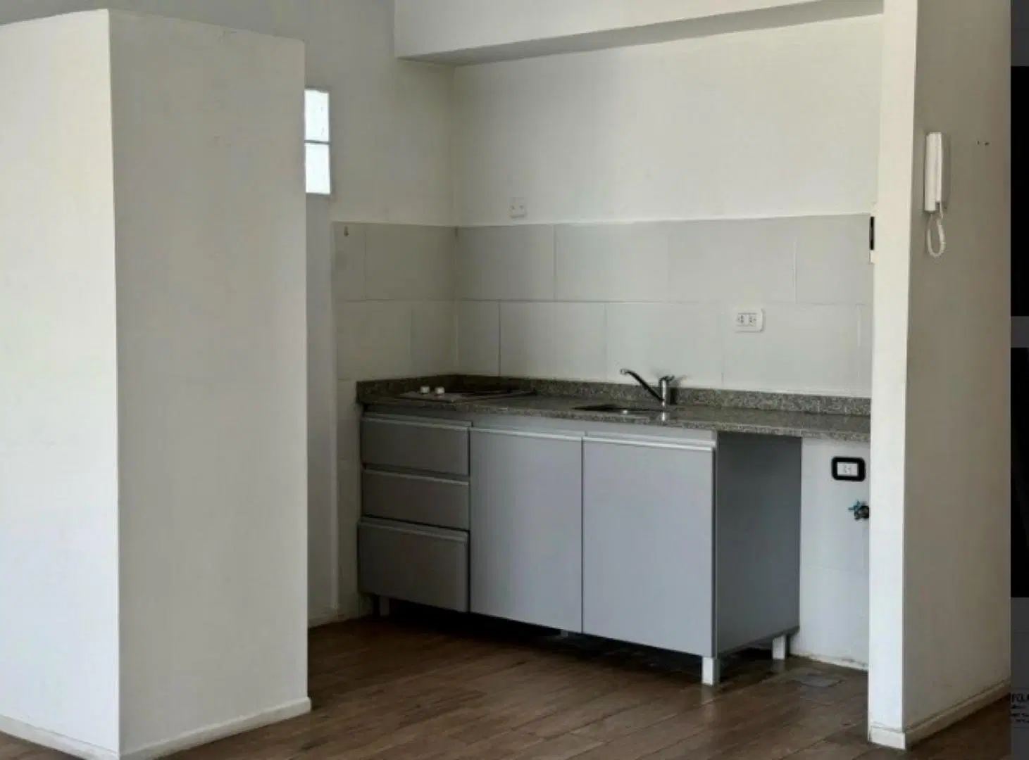 Departamento extensible a dos ambientes en Flores 5
