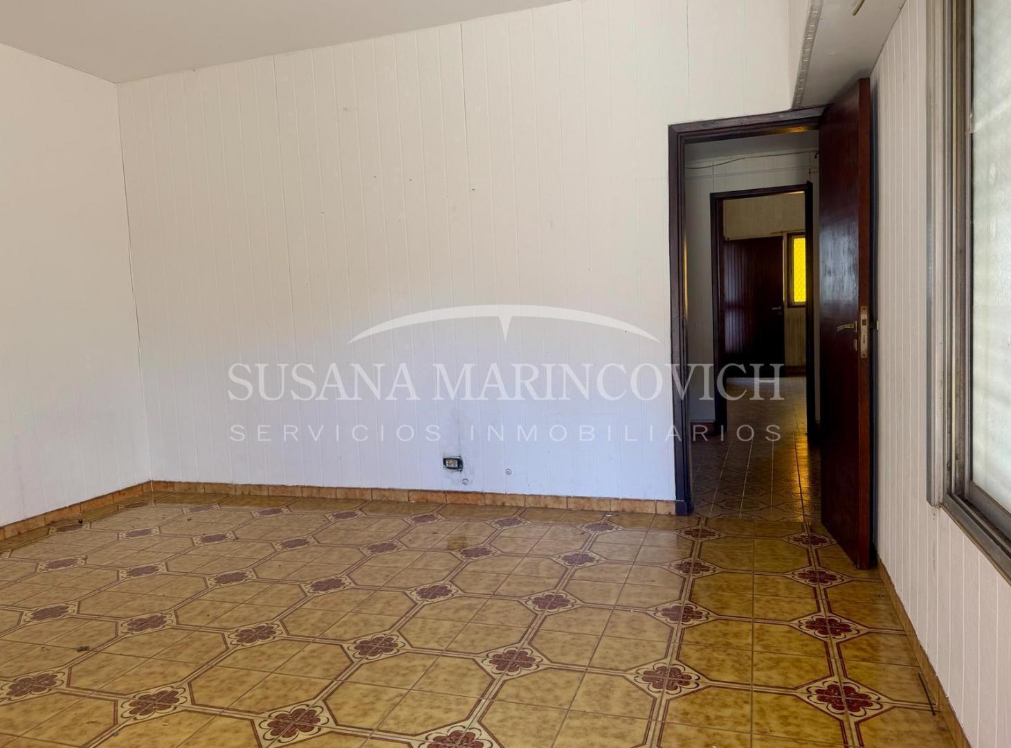 Foto de Casa de 4 ambientes con garage y amplio fondo sobre lote de 375 m², imagen 3