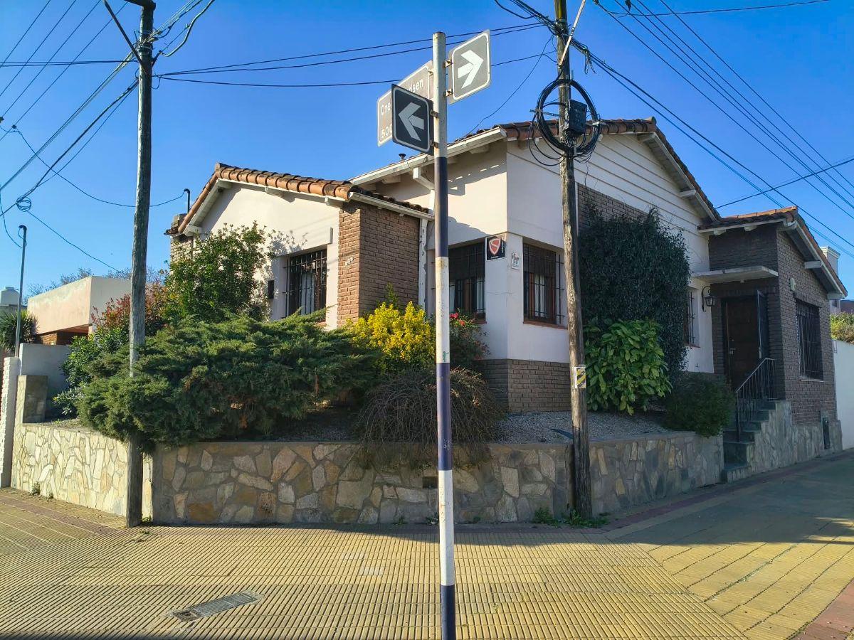 Foto de VENTA | CASA EN ESQUINA, 3 DORMITORIOS. GODOY CRUZ Y BRANDSEN, imagen 1