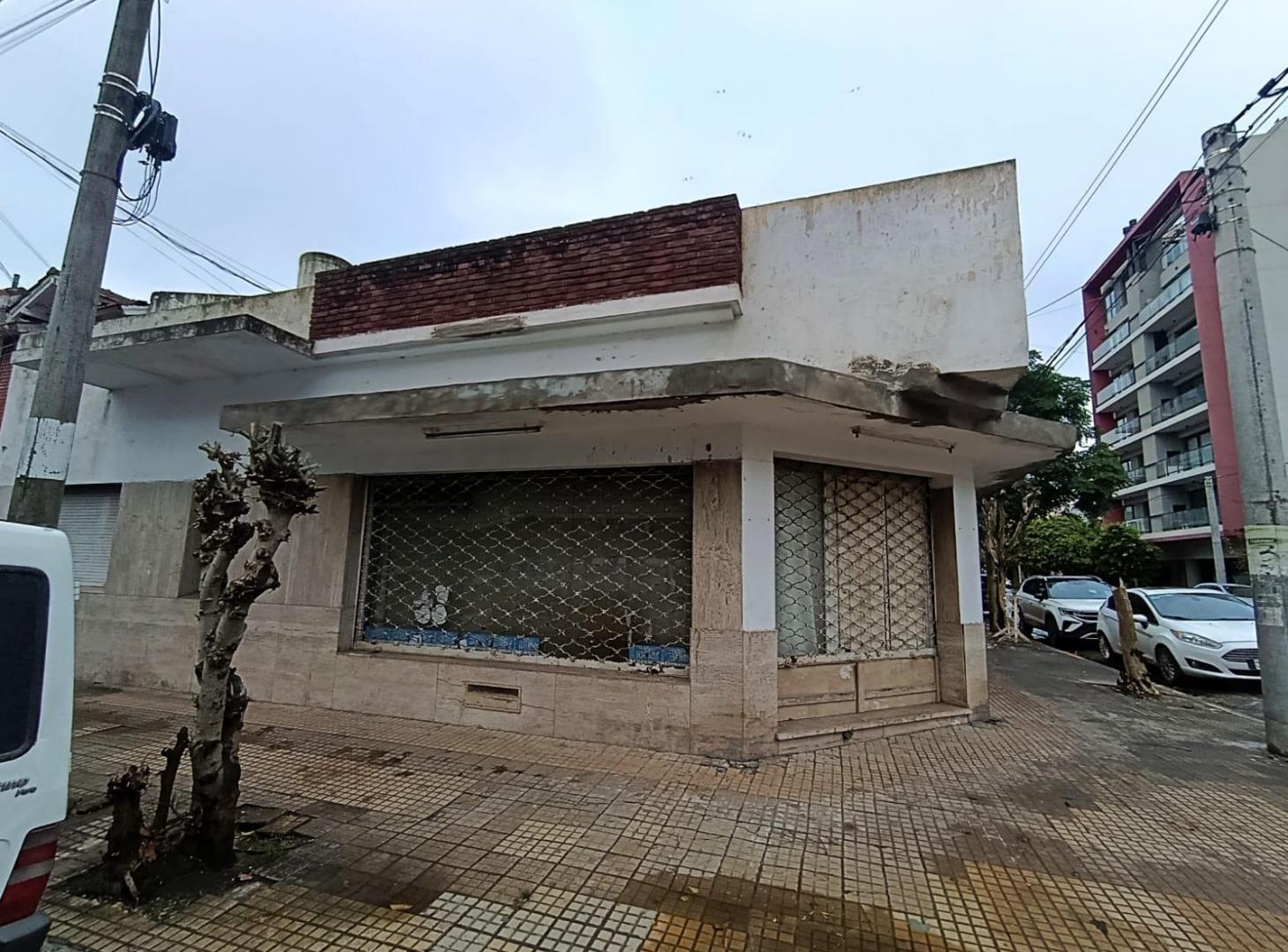 Foto de Local comercial con vivienda de 3 ambientes a refaccionar, 188.98 m2, imagen 2
