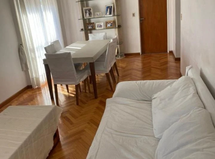 Semipiso en alquiler 3 ambientes Amueblado // Zona Residencial// Luminoso // 1