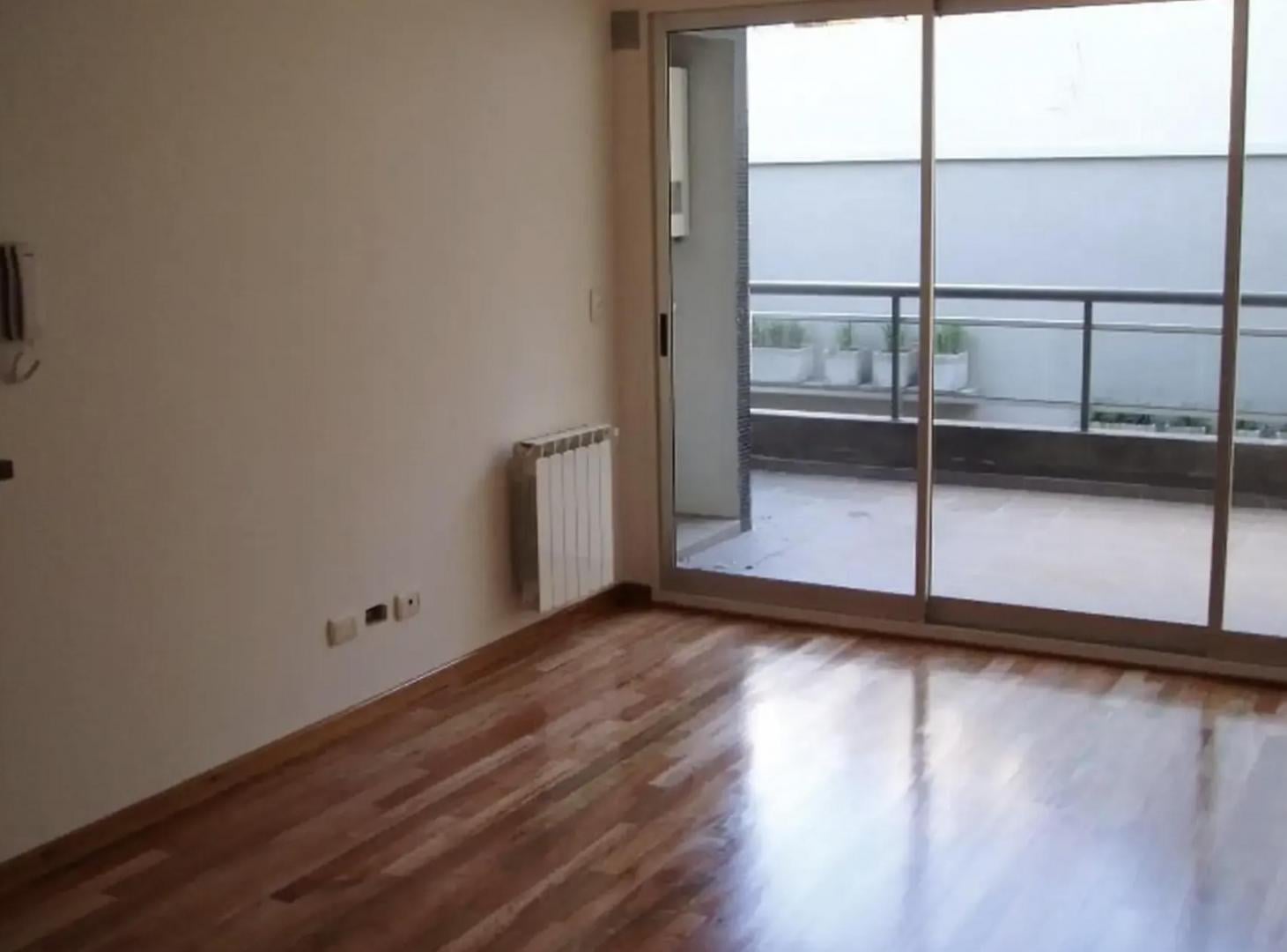 Departamento dos ambientes con cochera, barrio de Belgrano