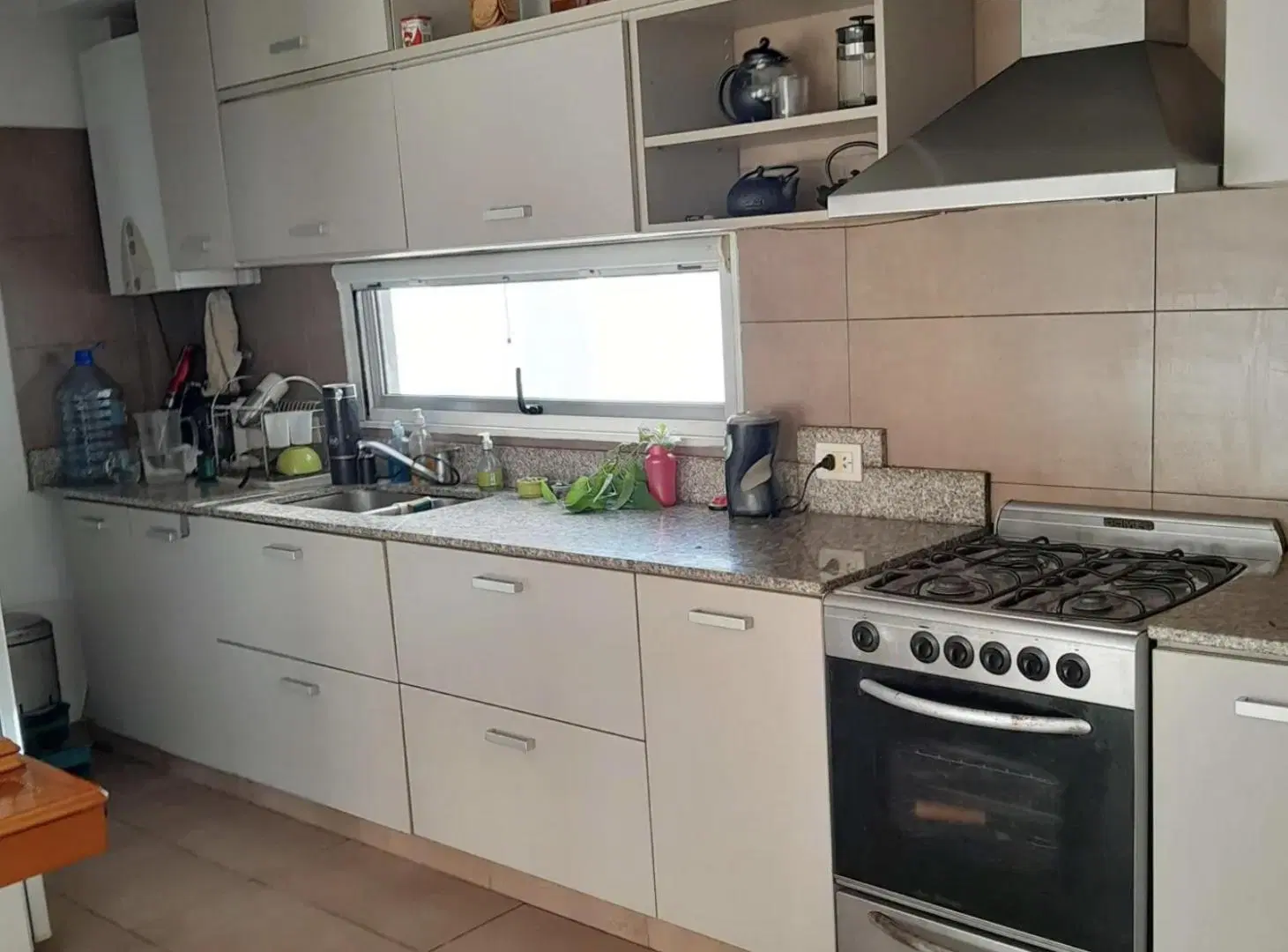 Alquiler departamento muy luminoso con cochera. Sin muebles 4