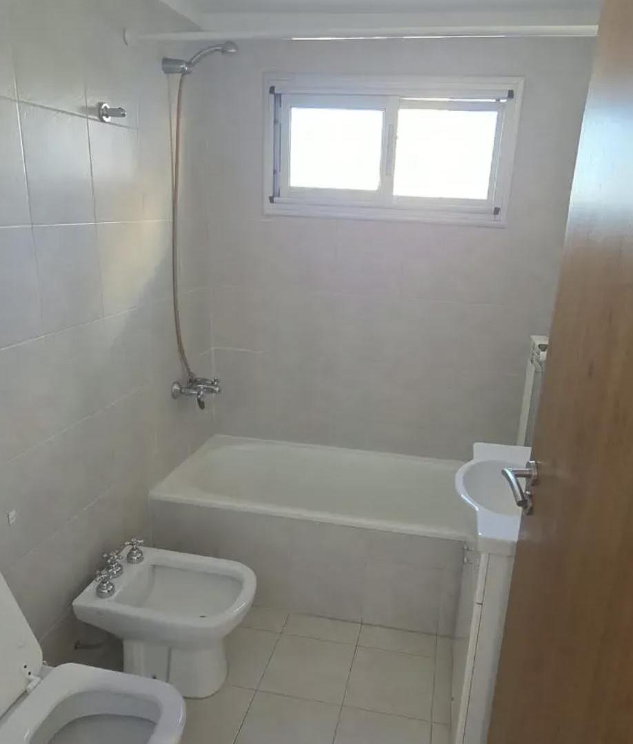 Foto de Alquiler departamento dos ambientes con cochera // Muy luminoso, imagen 3