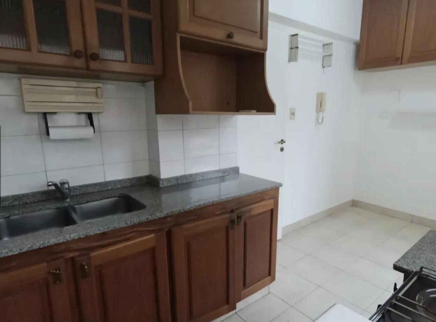 Foto de Alquiler departamento tres ambientes con cochera // Muy luminoso, imagen 3