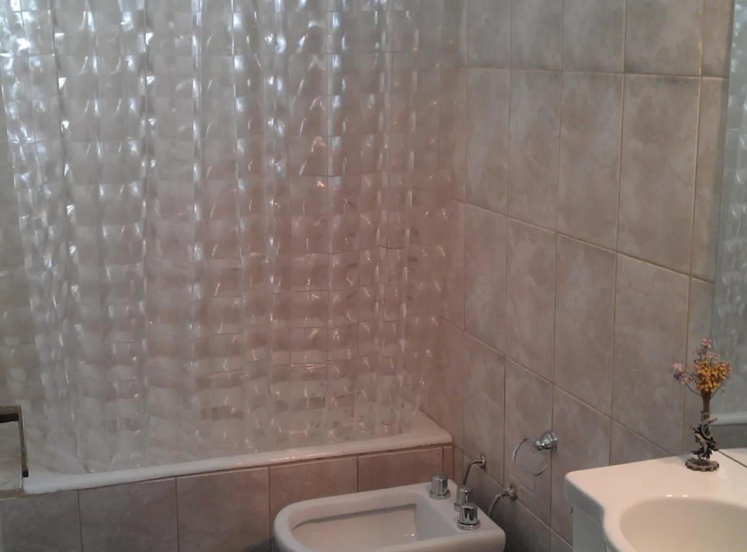 Foto de Alquiler departamento 3 ambientes con cochera//, imagen 4