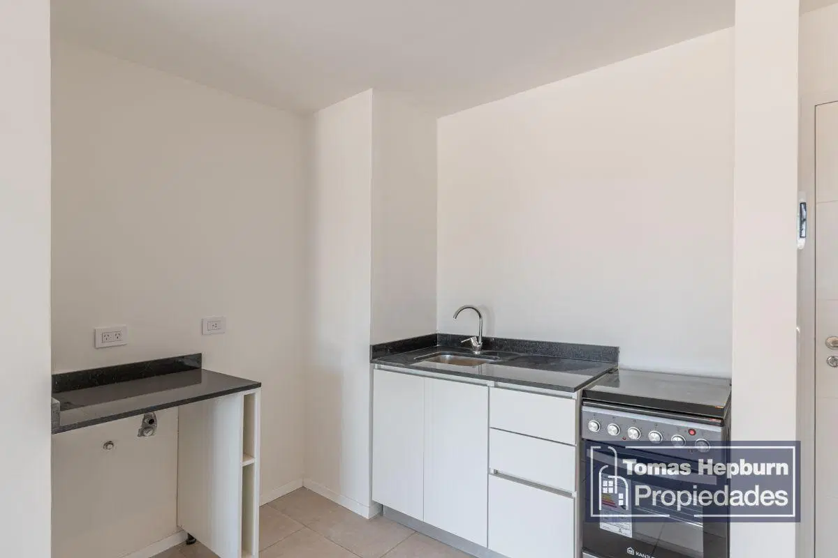 Venta monoambiente divisible en Floresta con balcón y apto profesional 4