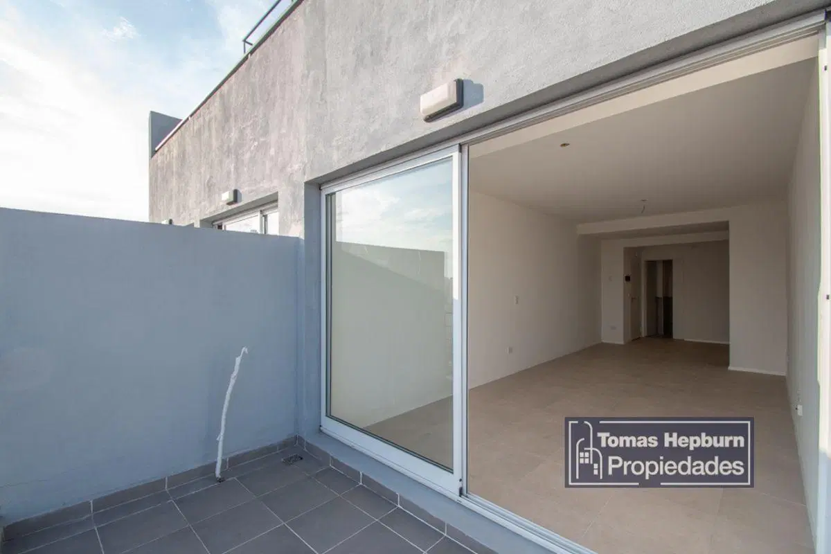 Venta monoambiente en Floresta con balcón terraza y apto profesional a estrenar 3