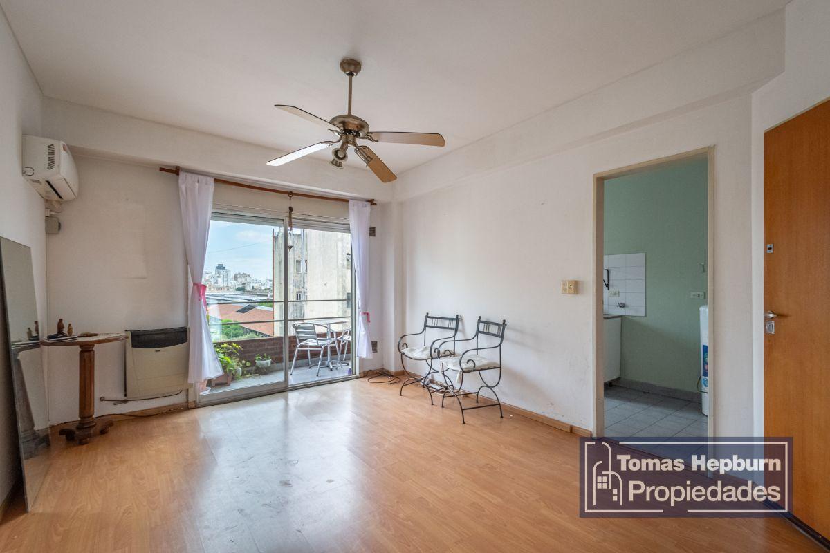 Venta departamento 2 ambientes con balcón y cochera en Almagro