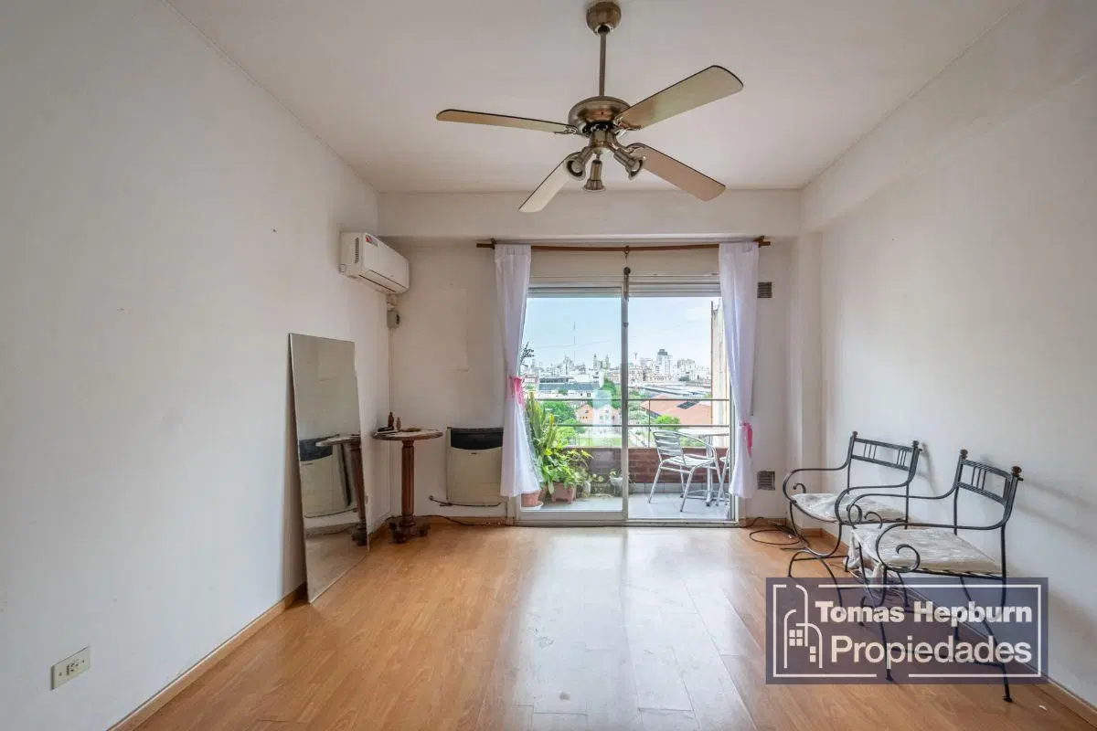 Venta departamento 2 ambientes con balcón y cochera en Almagro 3