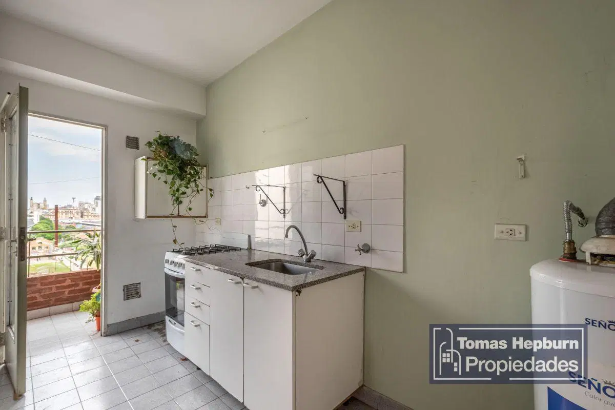 Venta departamento 2 ambientes con balcón y cochera en Almagro 5