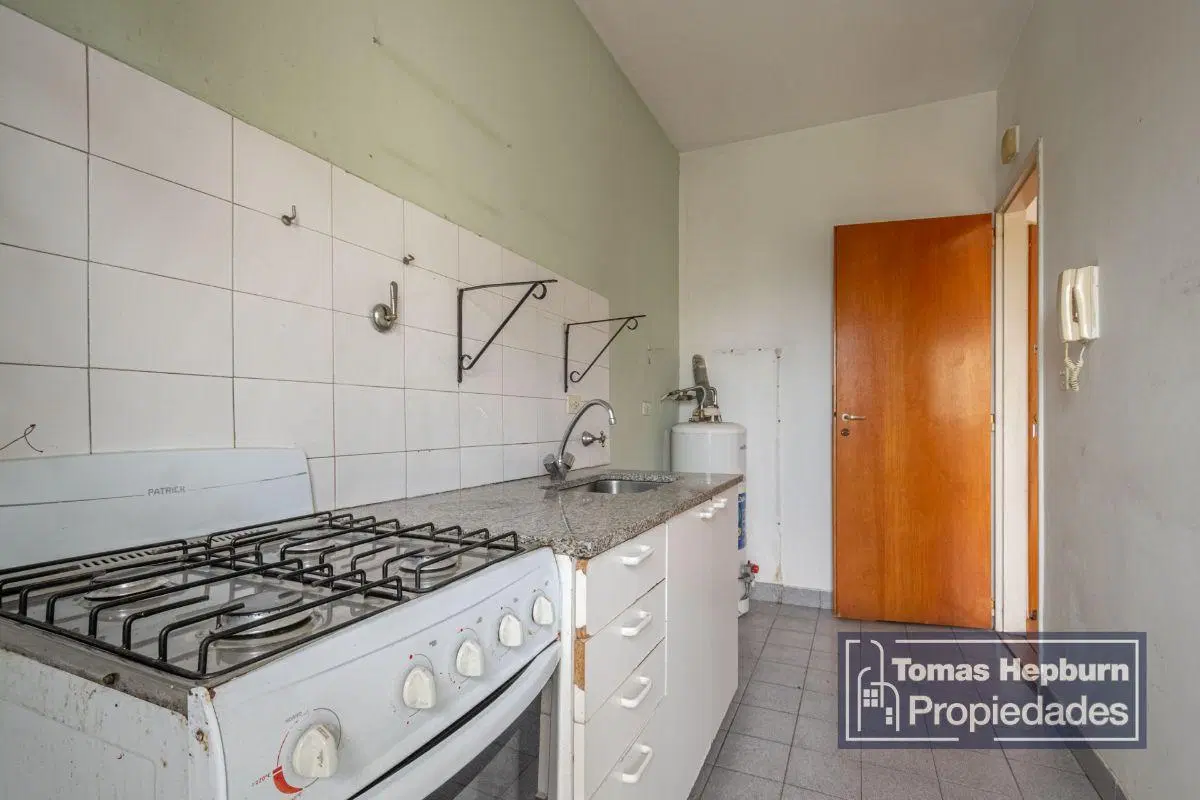 Venta departamento 2 ambientes con balcón y cochera en Almagro 1