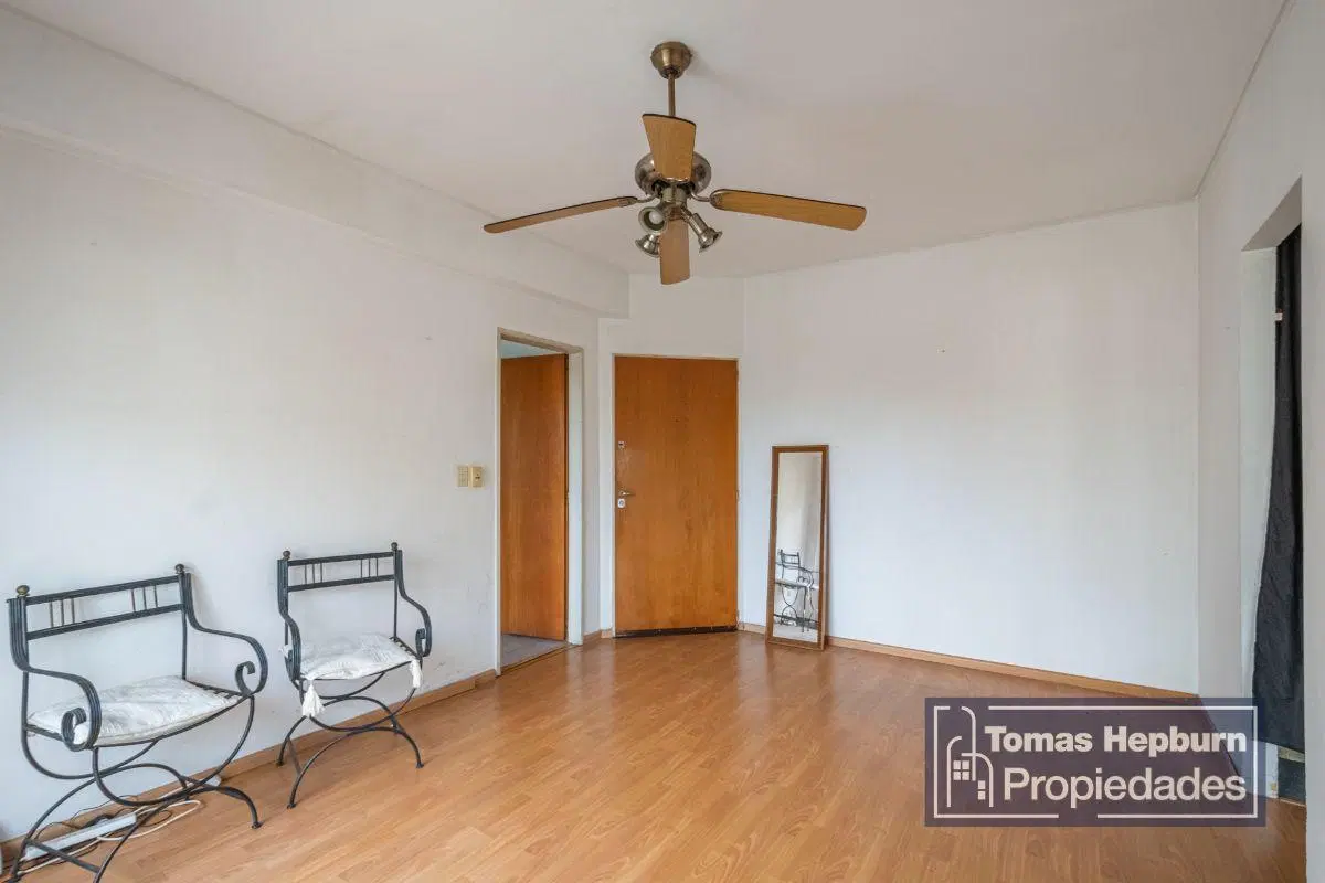 Venta departamento 2 ambientes con balcón y cochera en Almagro 2