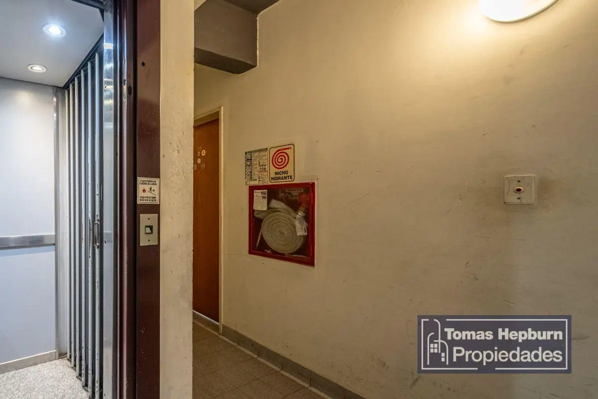 Venta departamento 2 ambientes con balcón y cochera en Almagro 4