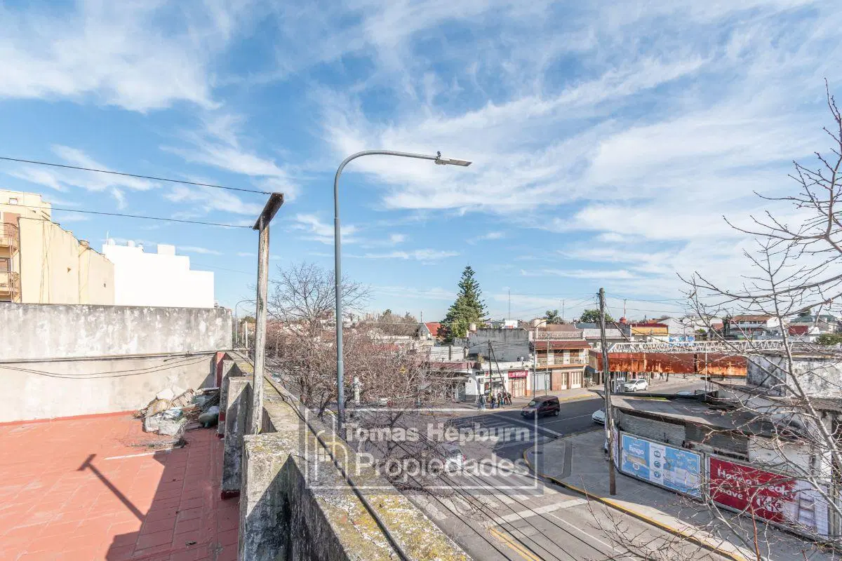 Venta PH 4 ambientes a refaccionar en Lugano con patio, balcón y terraza sin expensas 8