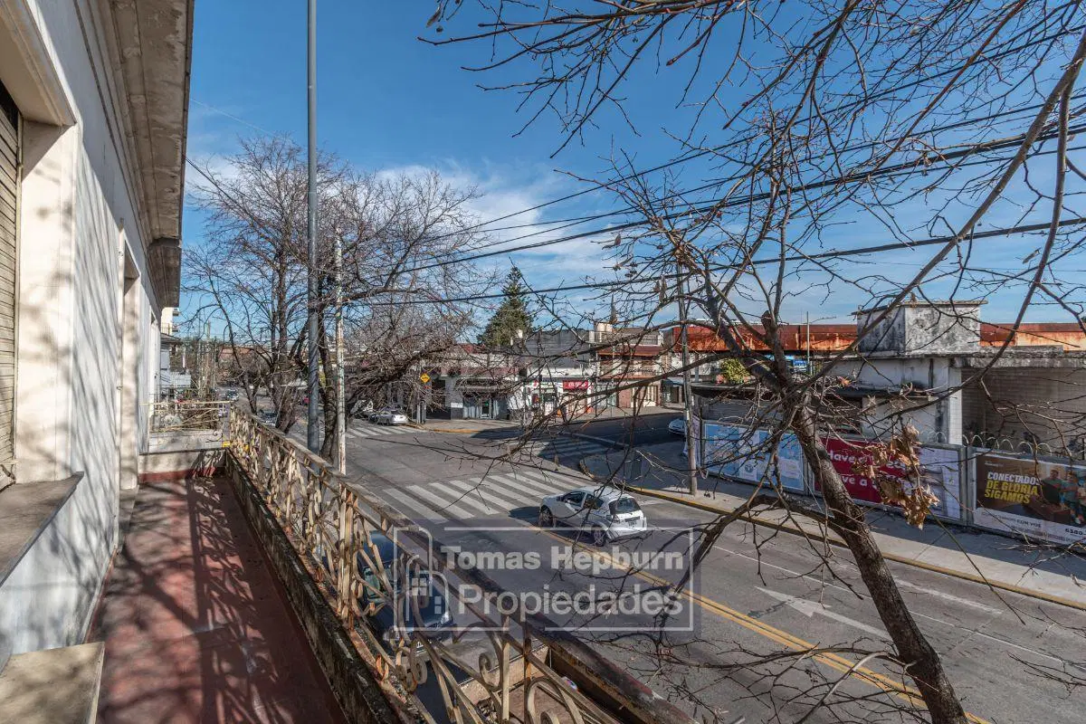 Venta PH 4 ambientes a refaccionar en Lugano con patio, balcón y terraza sin expensas 4