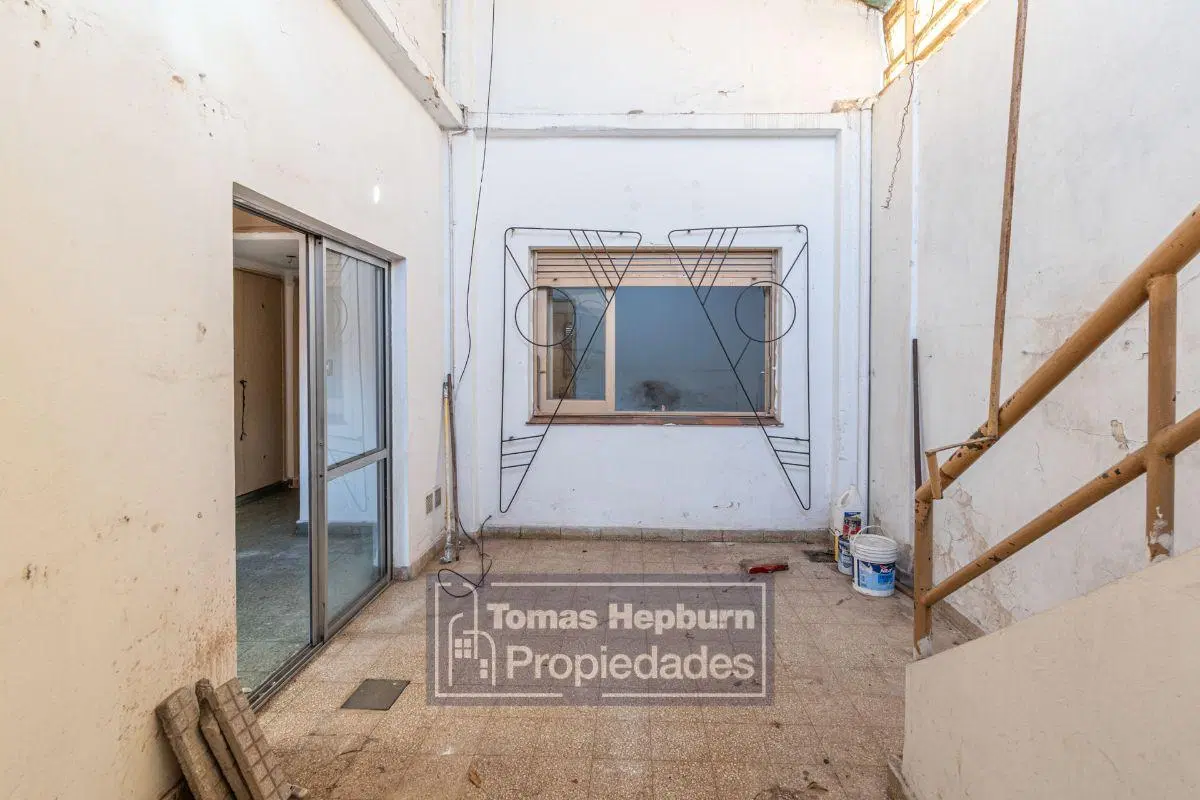 Venta PH 4 ambientes a refaccionar en Lugano con patio, balcón y terraza sin expensas 5