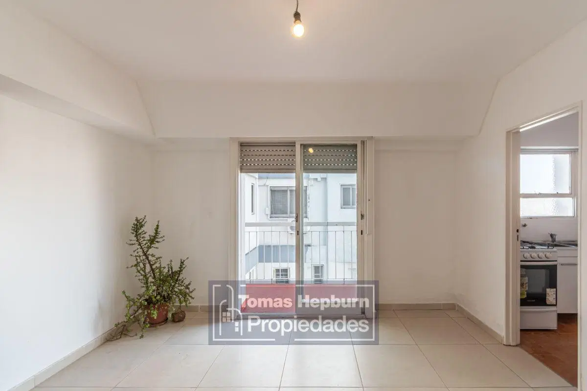 Alquiler monoambiente en Villa Luro con balcón en piso alto y apto profesional 3