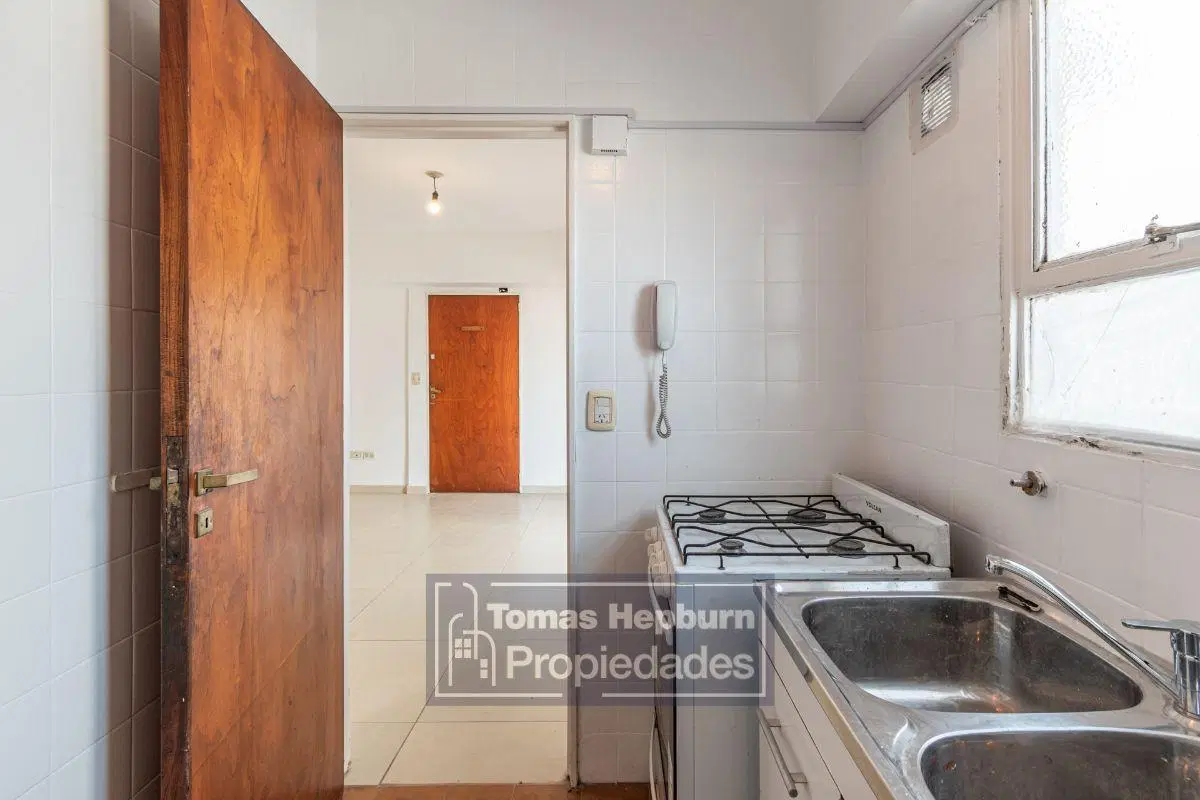 Alquiler monoambiente en Villa Luro con balcón en piso alto y apto profesional 5