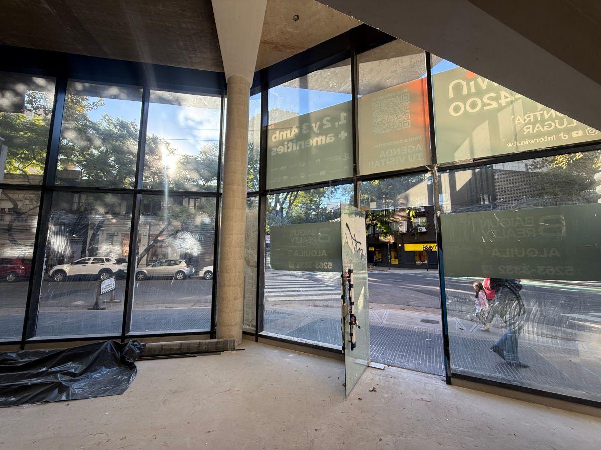 Foto de Gorriti y Uriarte, Esquina. Local Comercial con doble altura., imagen 2