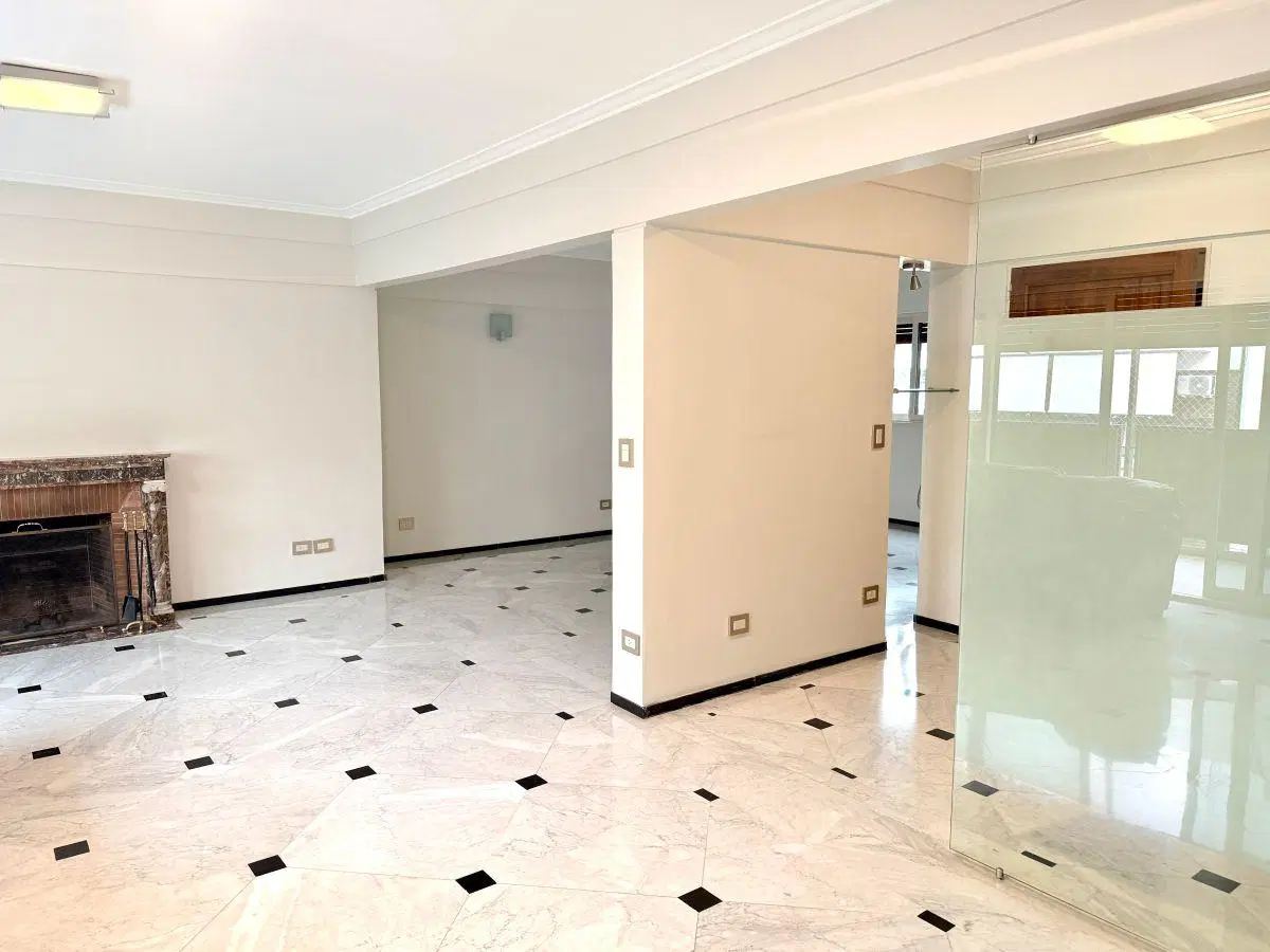 Amplio piso de 4 ambientes || 3 dormitorios | Escritorio | Dependencia | Con cochera y baulera 1