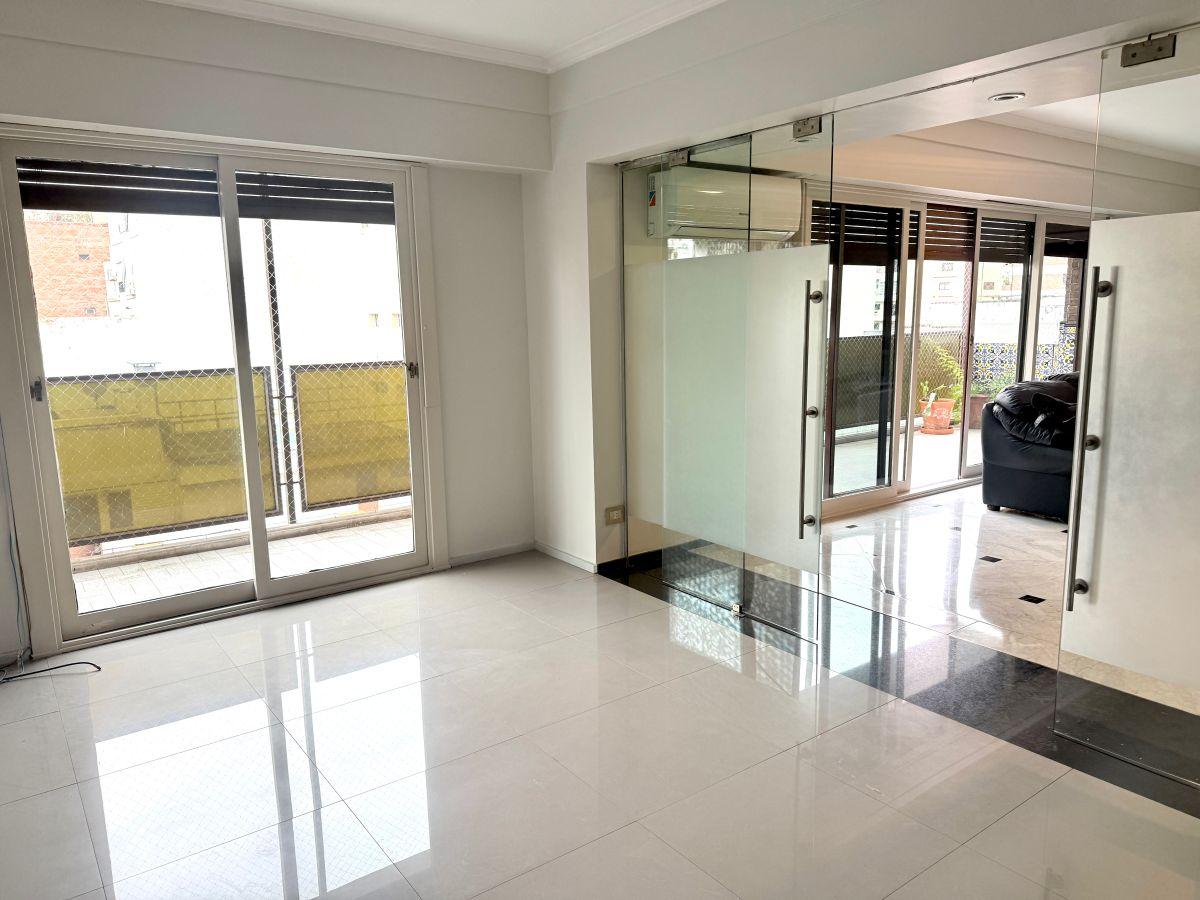 Foto de Amplio piso de 4 ambientes || 3 dormitorios | Escritorio | Dependencia, imagen 3