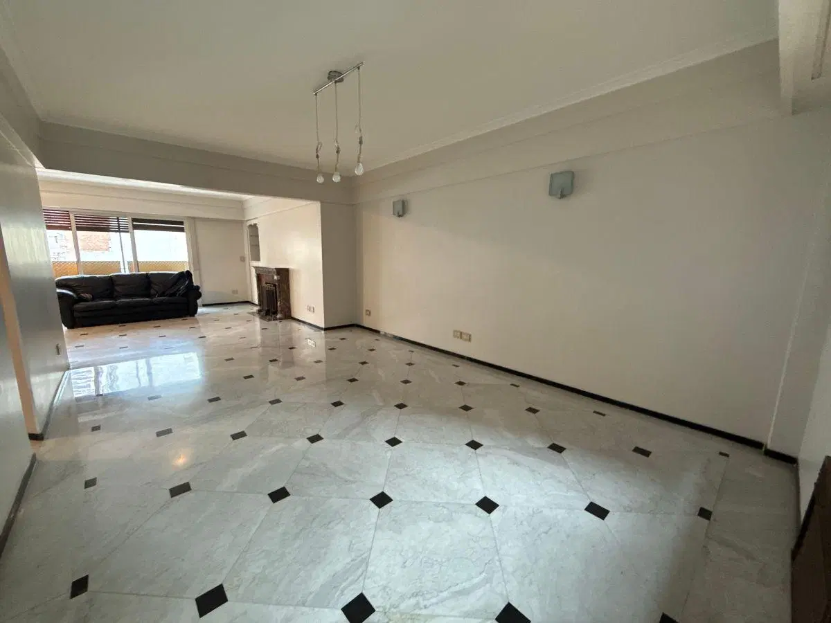 Amplio piso de 4 ambientes || 3 dormitorios | Escritorio | Dependencia | Con cochera y baulera 2