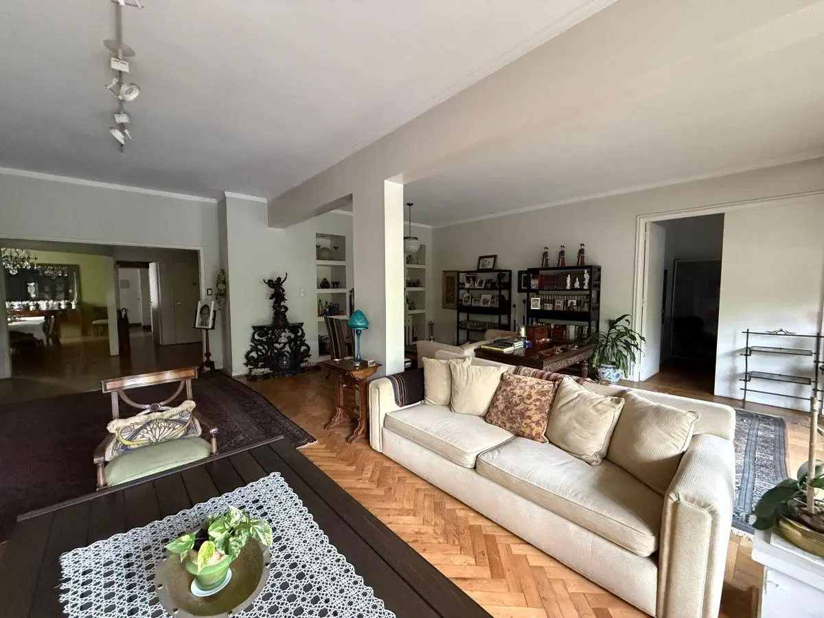 Semi piso en Barrio Parque || 5 ambientes || Cochera || Vistas abiertas 2