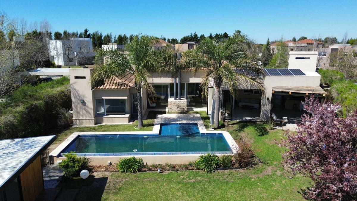 Casa de 5 ambientes con dependencia de 380 m2 en Santa Catalina Villanueva Tigre