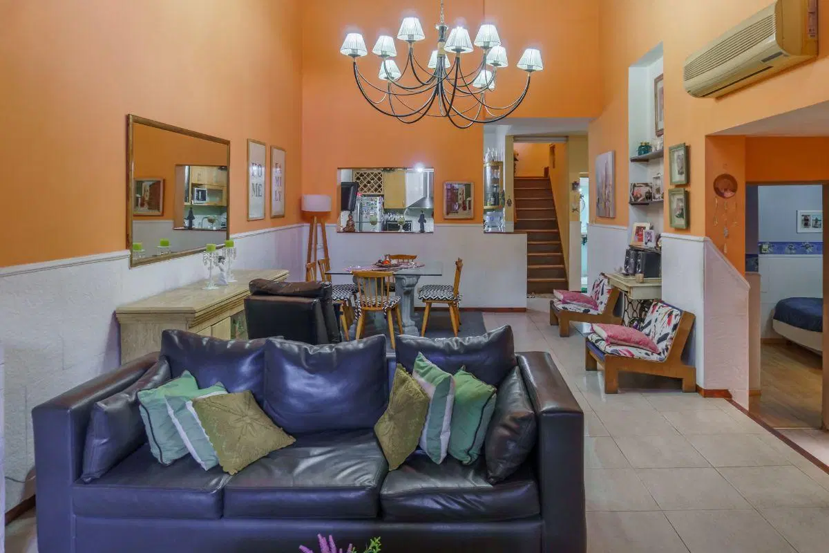 Casa de 254 m2 con 4 dormitorios en venta en Coghlan 1