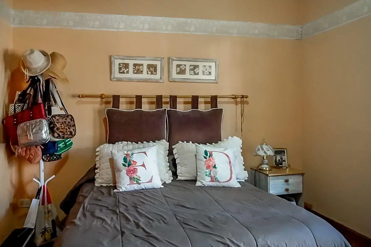 Casa de 254 m2 con 4 dormitorios en venta en Coghlan 2