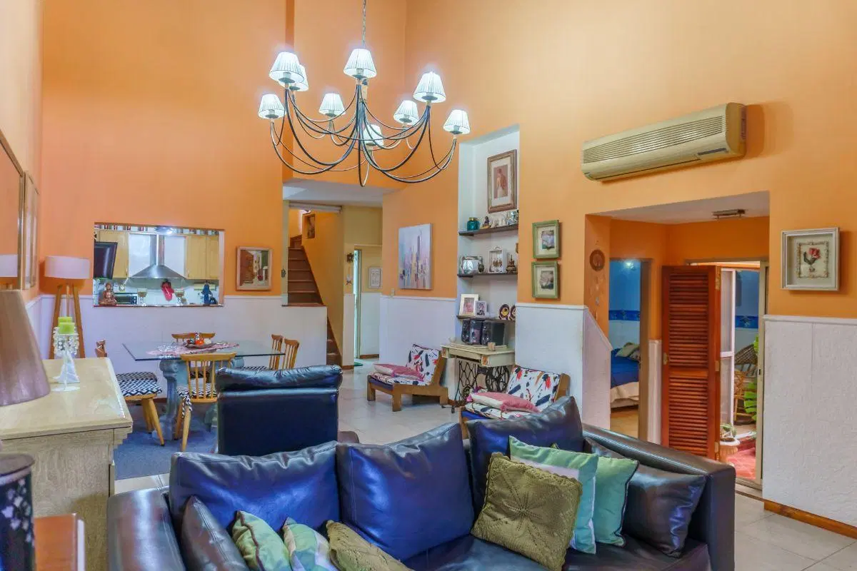 Casa de 254 m2 con 4 dormitorios en venta en Coghlan 3