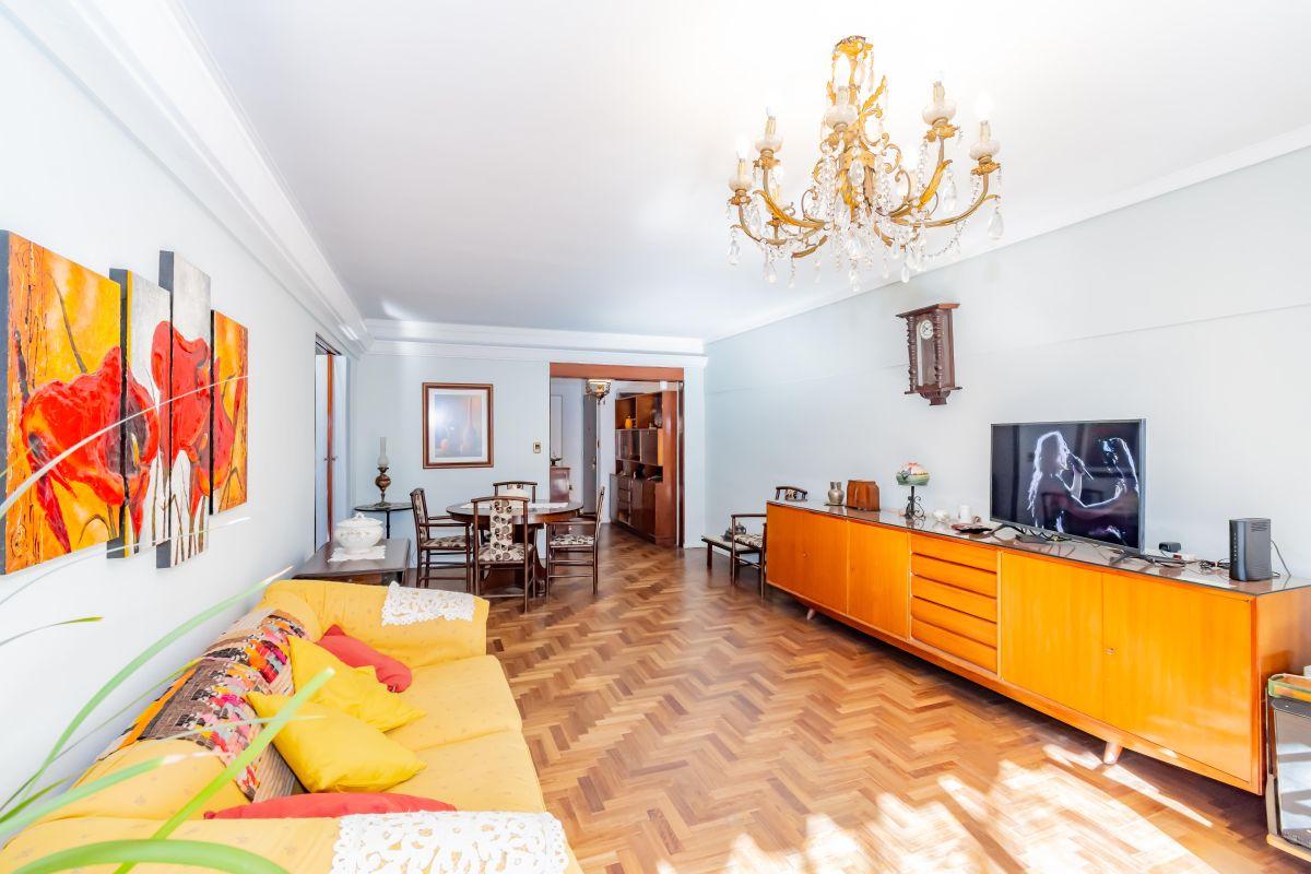 Foto de Departamento de 107 m² con 3 dormitorios y cochera en venta en Belgrano, imagen 2