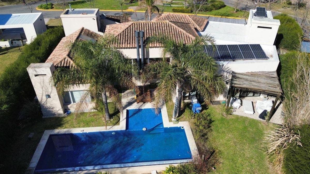 Casa de 1200 m² con 4 dormitorios en venta en Santa Catalina