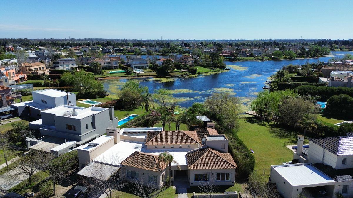 Foto de Casa de 1200 m² con 4 dormitorios en venta en Santa Catalina, imagen 3