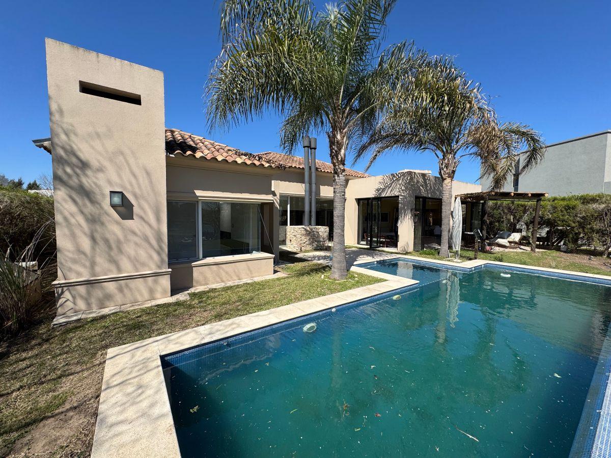 Foto de Casa de 1200 m² con 4 habitaciones en venta en Santa Catalina, imagen 1