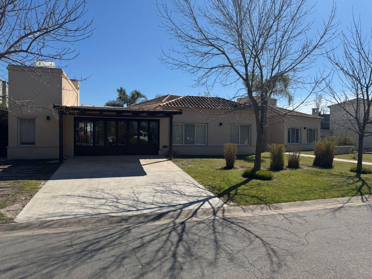 Foto de Casa de 1200 m² con 4 habitaciones en venta en Santa Catalina, imagen 2