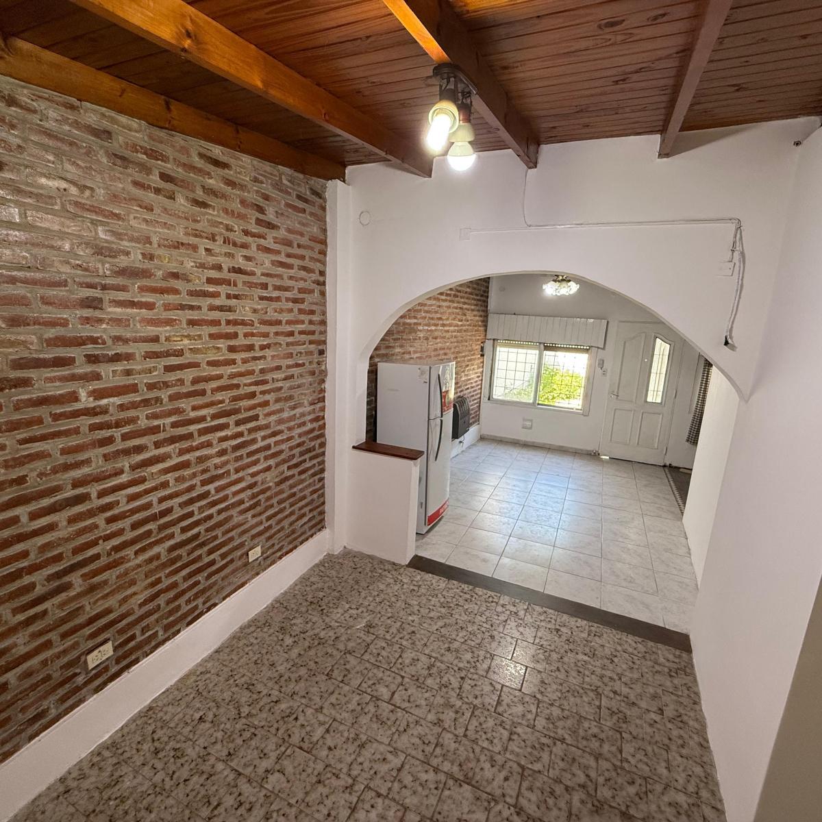 2 Casas con Independencia total (Se Puede Vivir en Una, y Alquilar La Otra) 5