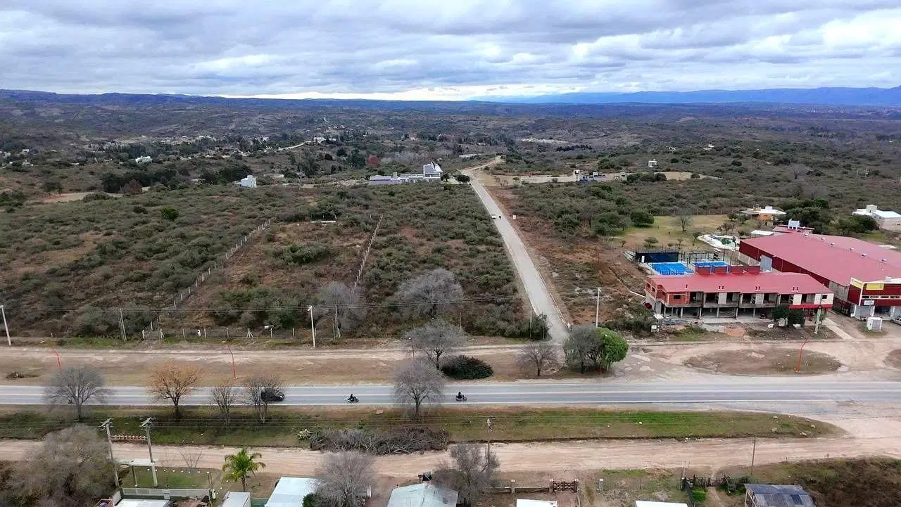 GRAN TERRENO SOBRE MÁS RUTA EN TANTI ZONA ESTADIO 3