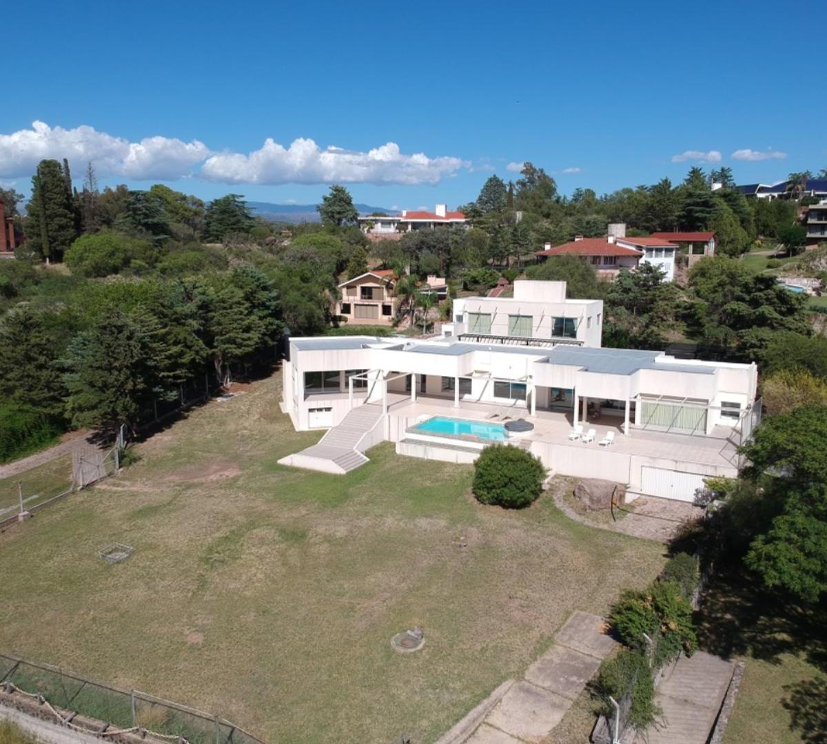 Casa de Lujo en Venta en Villa Carlos Paz Cordoba 2