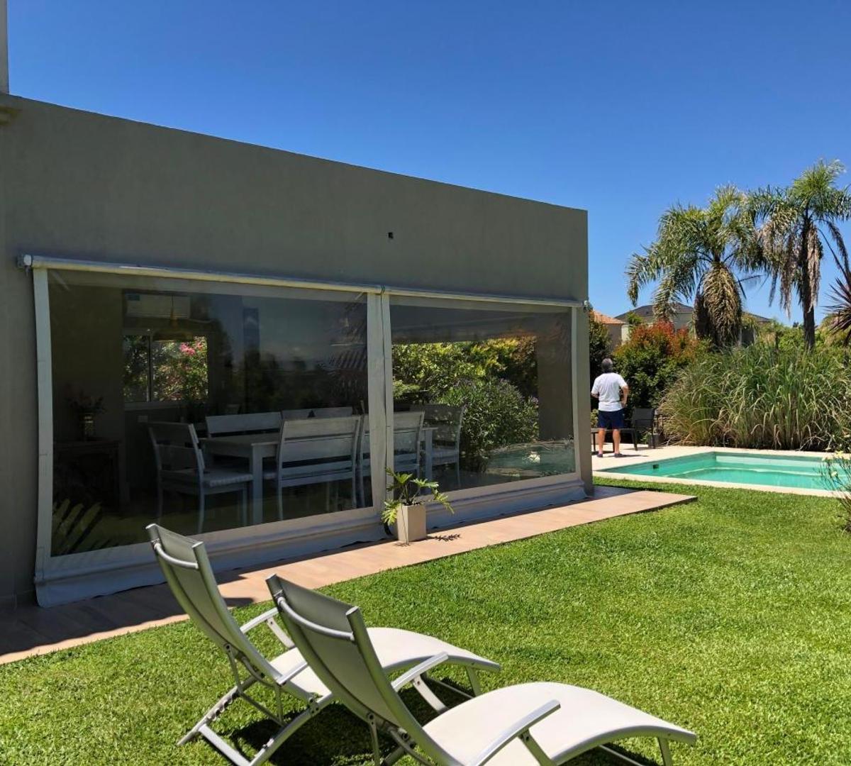 Casa al lago en venta en Barrancas del Lago