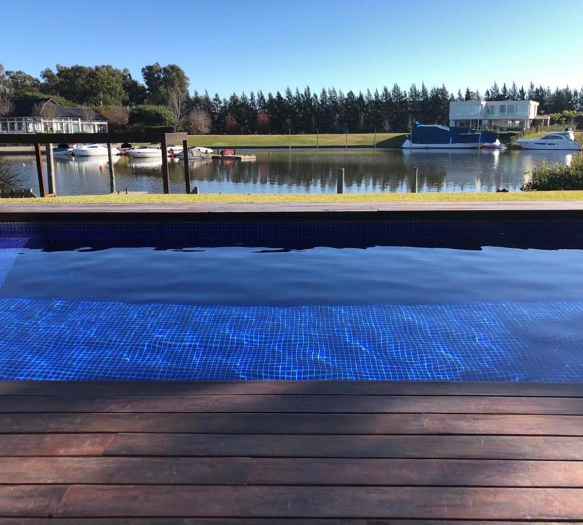 Foto de Casa con amarra y Pileta climatizada en venta Albanueva, imagen 5