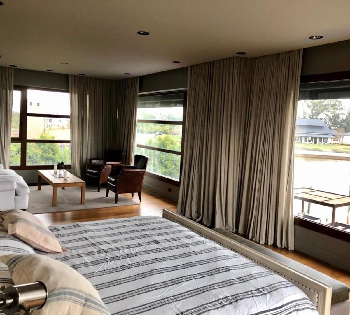 Foto de Casa con amarra y Pileta climatizada en venta Albanueva, imagen 4