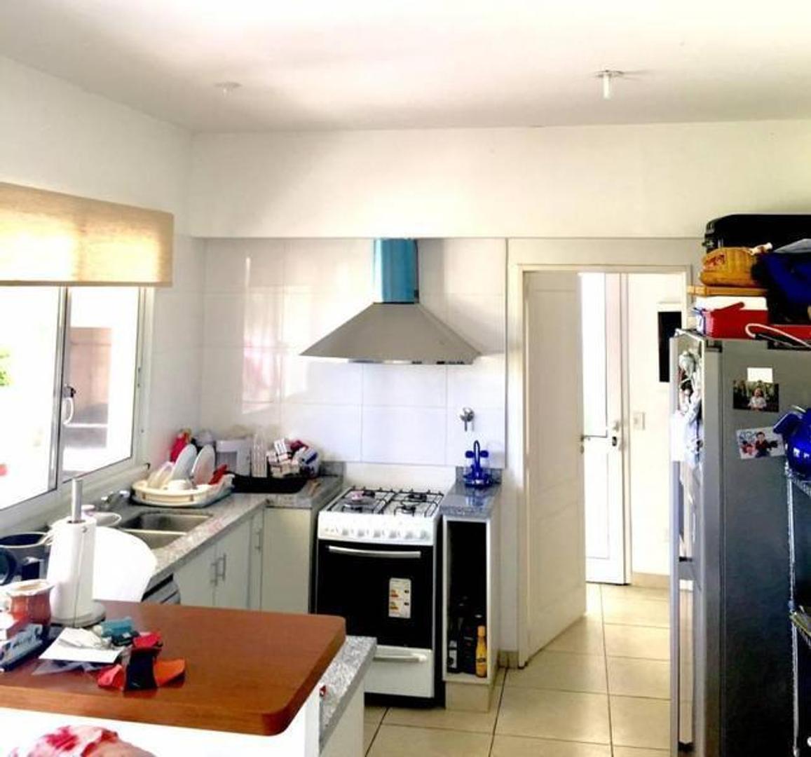 Foto de Casa Moderna en venta en Los Lagos, imagen 4