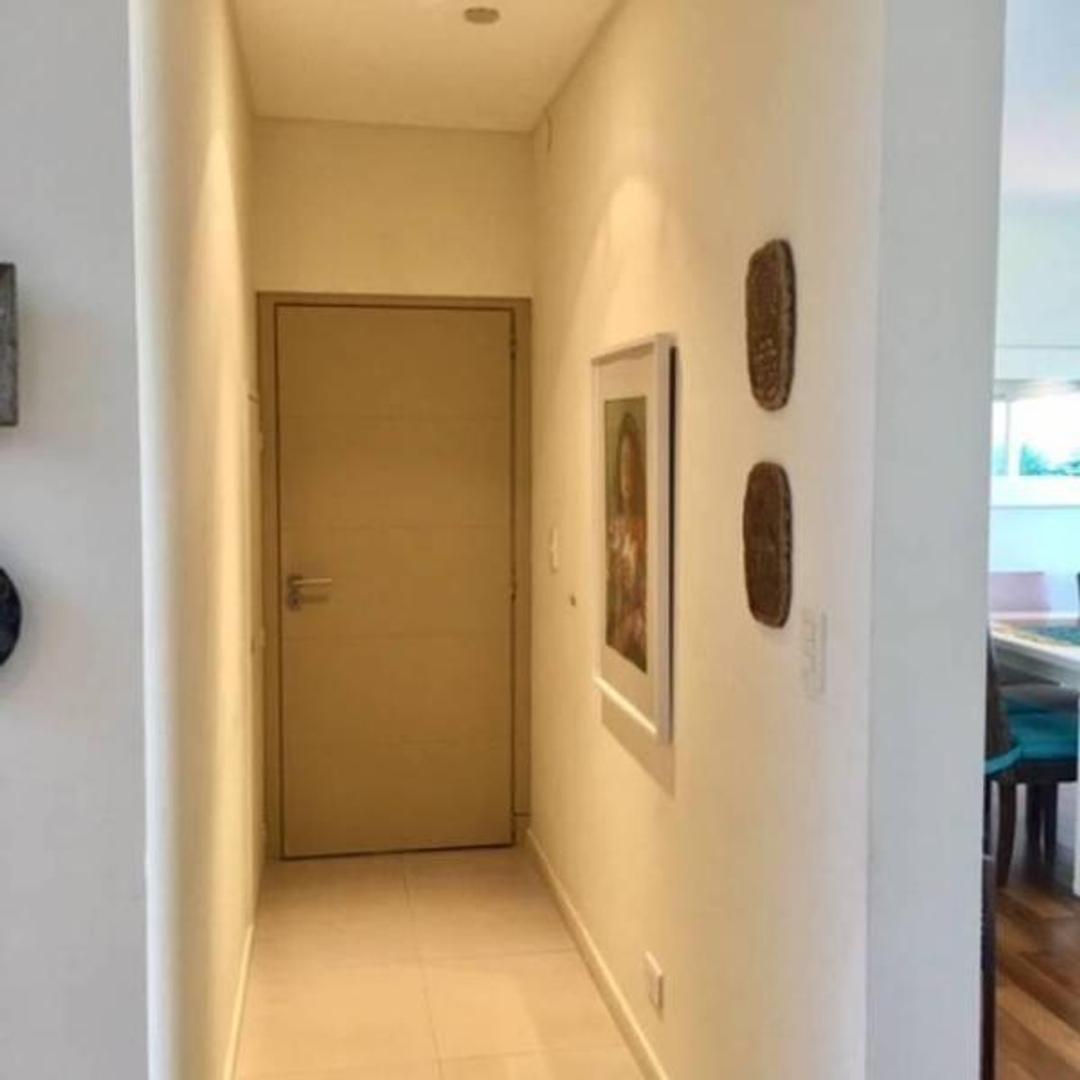 Casa Moderna en Lote a La Laguna en Venta en Sta Clara 4