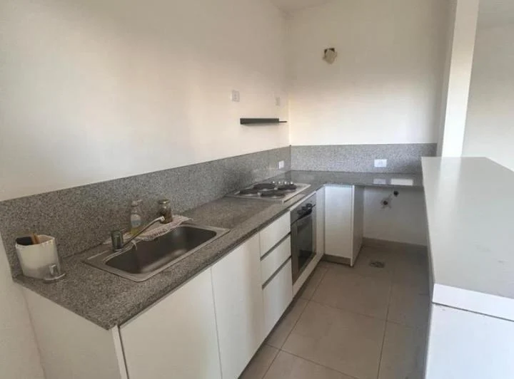 Departamento 2 amb con jardín en alquiler en Senderos 4