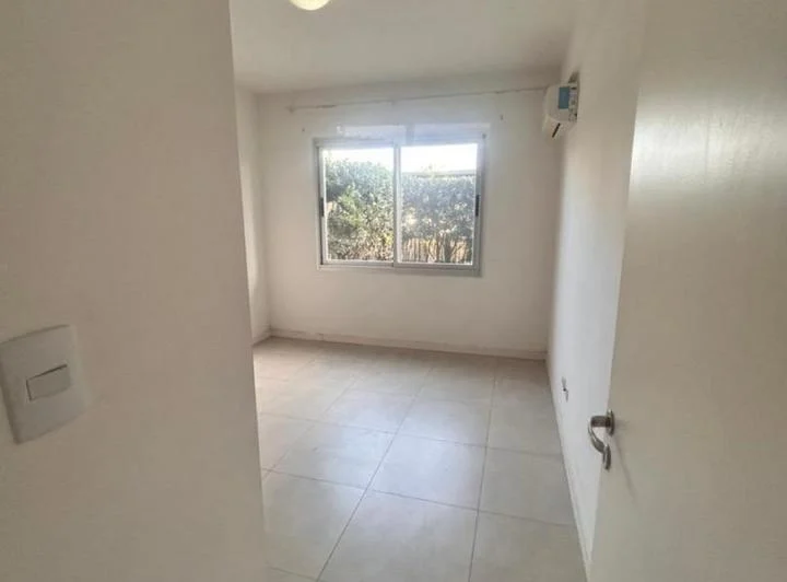 Departamento 2 amb con jardín en alquiler en Senderos 2