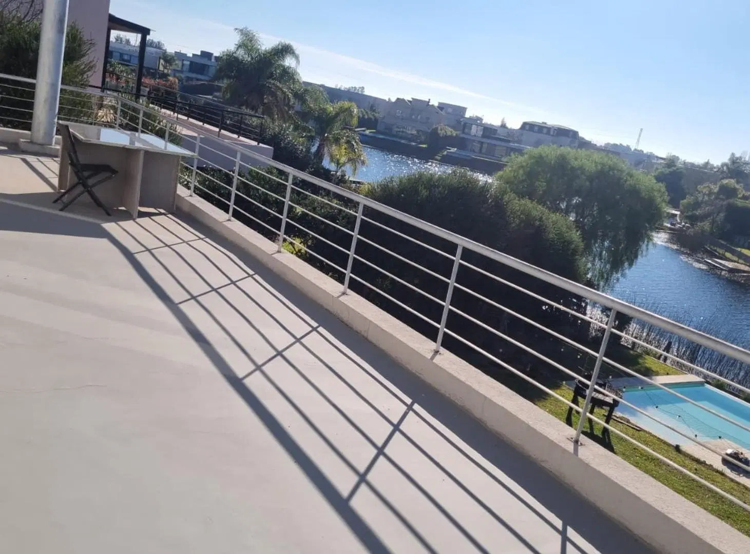 Casa en alquiler al lago amoblada en Alisos 1