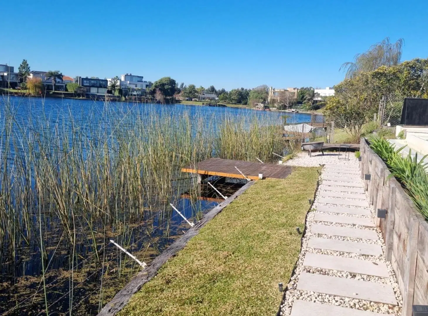 Casa en alquiler al lago amoblada en Alisos 2